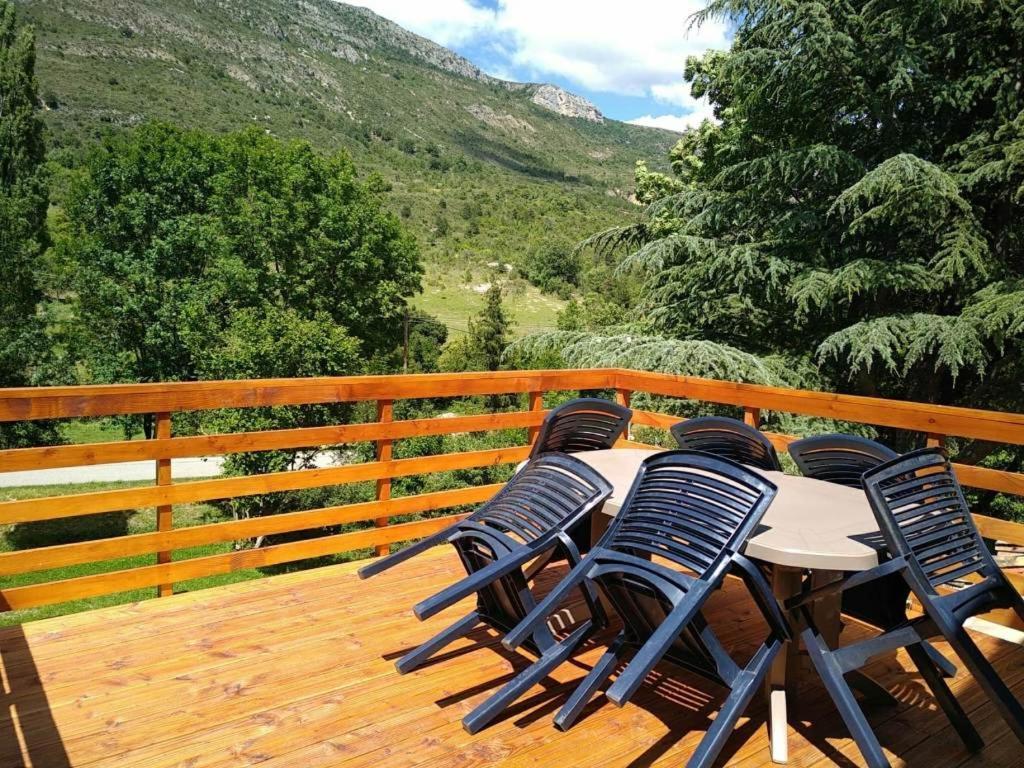 Gite En Haute Provence Montfroc Exterior foto